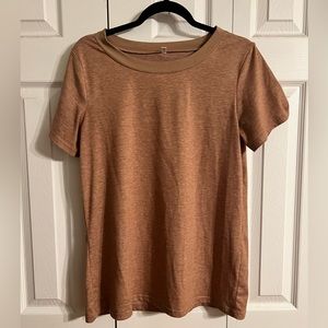M brown crewneck tee